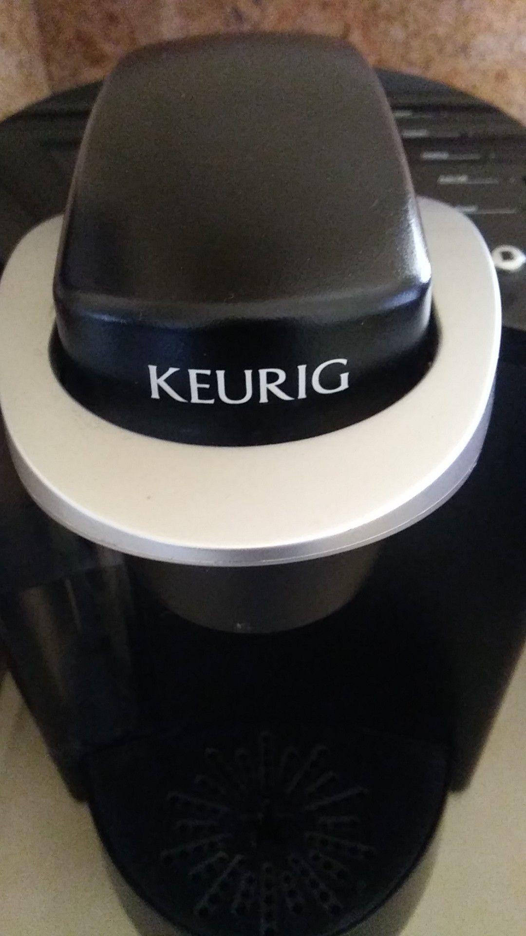 KEURIG COFFEE MAKER