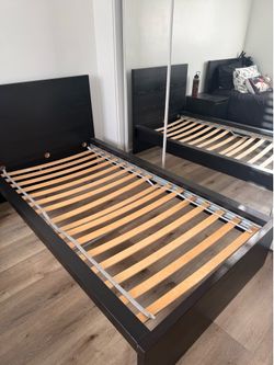 Twin size bed