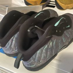  New And Used  Men Tennis Shoes 