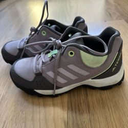 Adidas Terrex Lavender and Black Toddler Trail Shoes (sz 12)