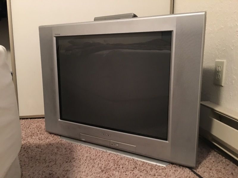 Sony Trinitron 27" flat-screen, color TV model KV-27fs100