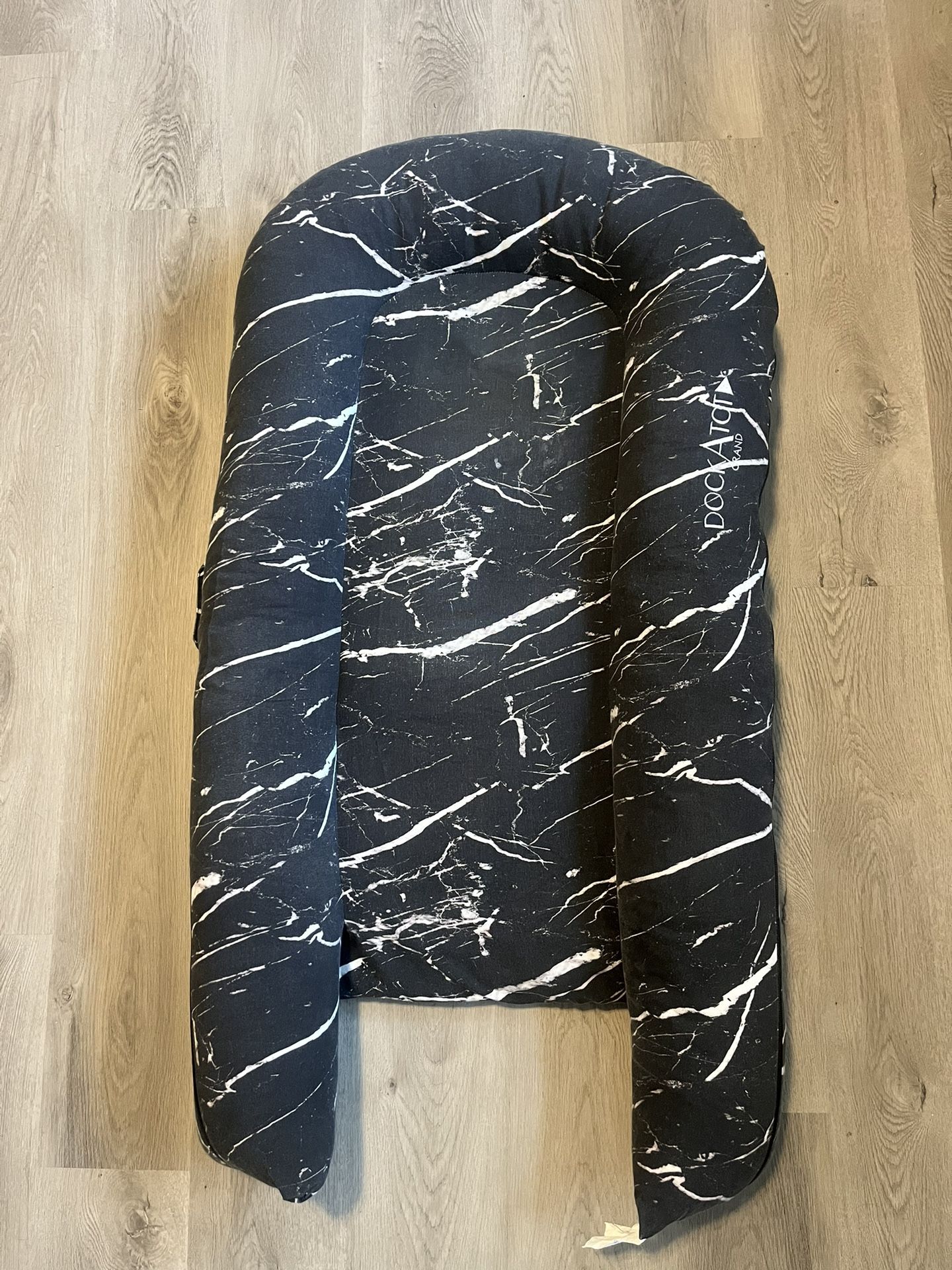 DockATot Grand – Black Marble + Protective Case