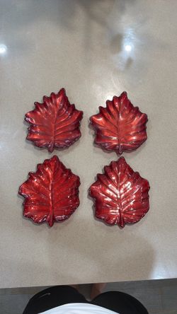 Set of 4 leaf dishes