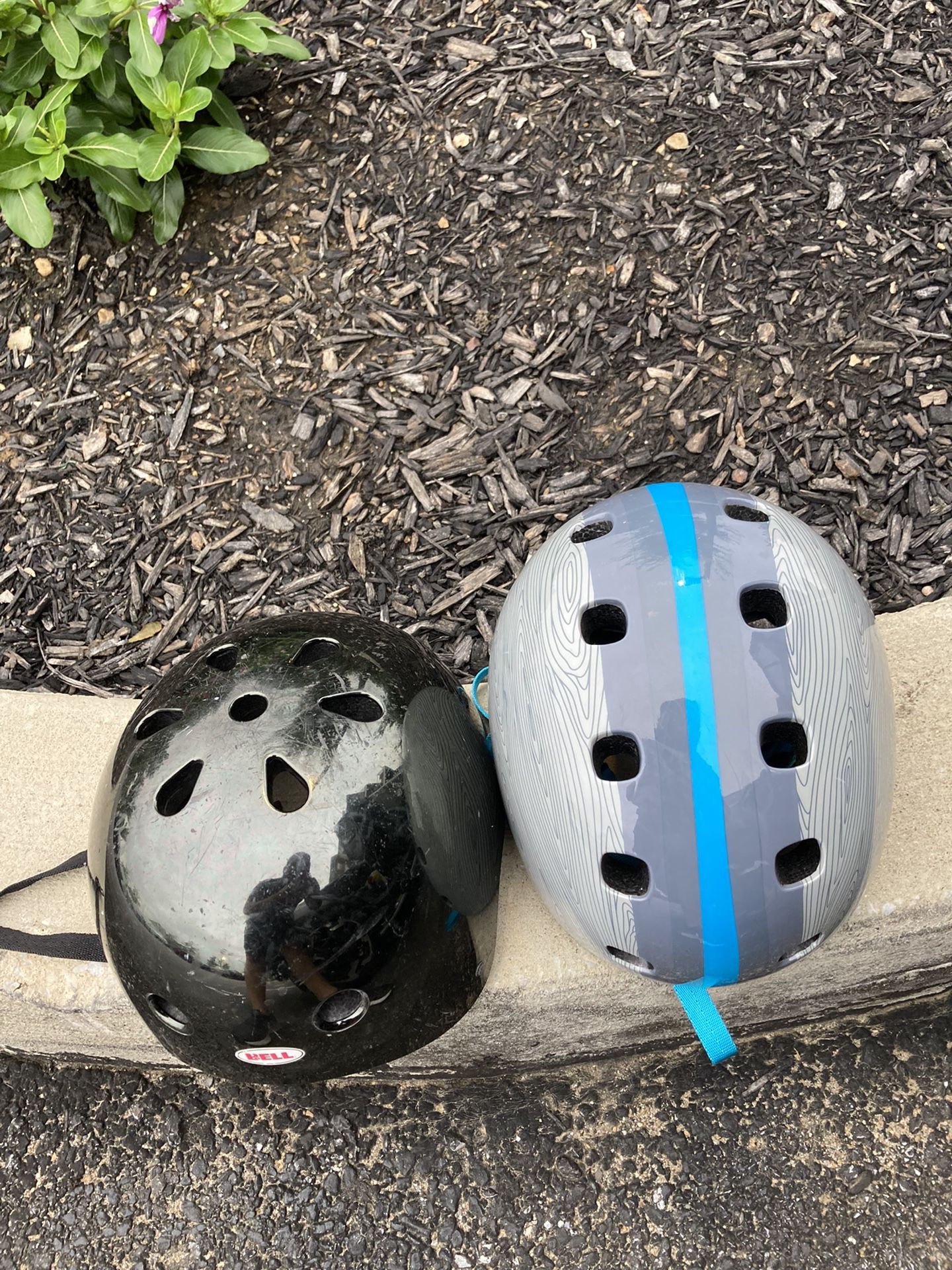 Bell skateboard kids helmets- 2 count 