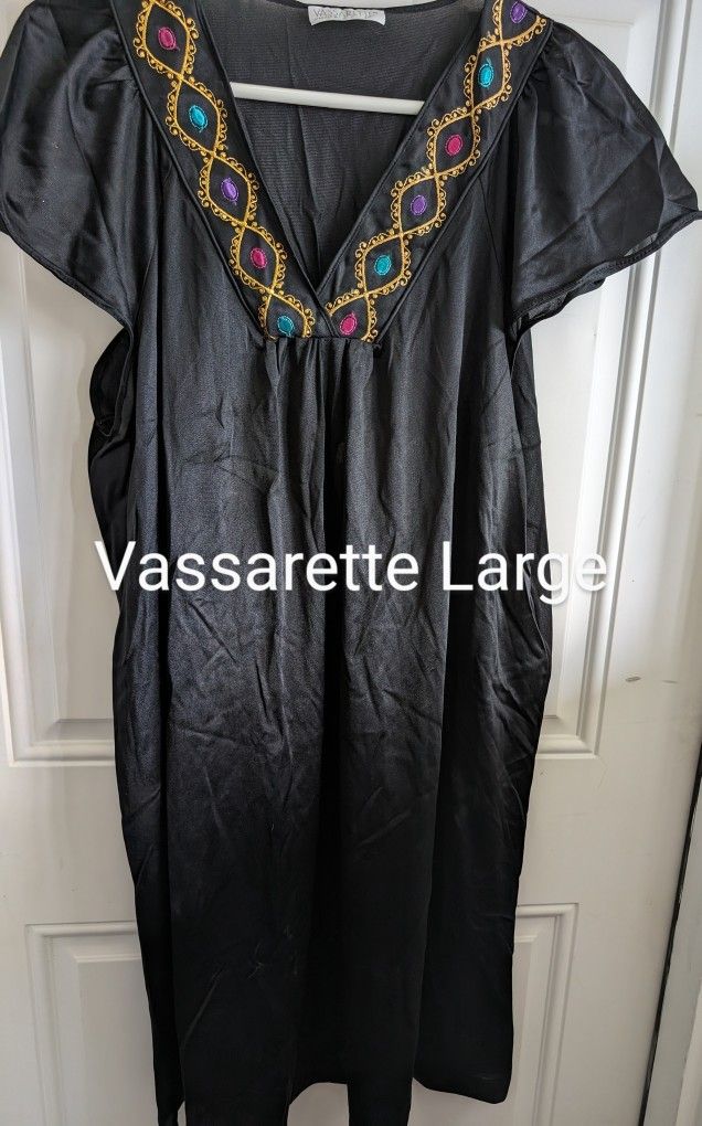 Womans Black Vassarette Soft Nylon Nightgown Vintage XL, Probably A Large In Todays Sizes. Bust 42