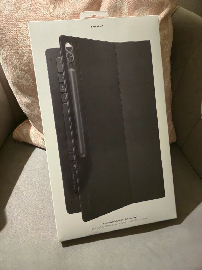 Samsung book cover keyboard slim s9 / s10 ultra