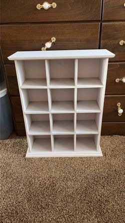 Small display shelf