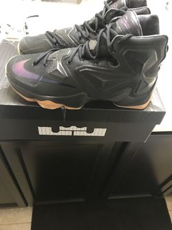 Lebron James XIII men’s size 12 Basketball Shoes