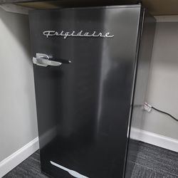 Frigidaire Mini Refrigerator