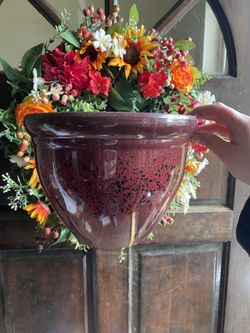 FREE‼️ Plastic Medium-Large Red/Black Planter