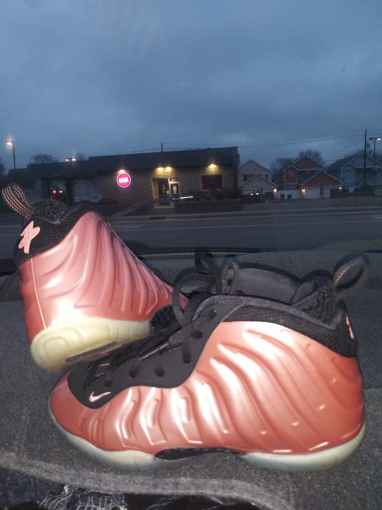 Foamposites pink size 3y kids. Only worn once!