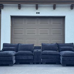 🛋️ Sectional Couch/Sofa - Microfiber - Delivery Available 🚛