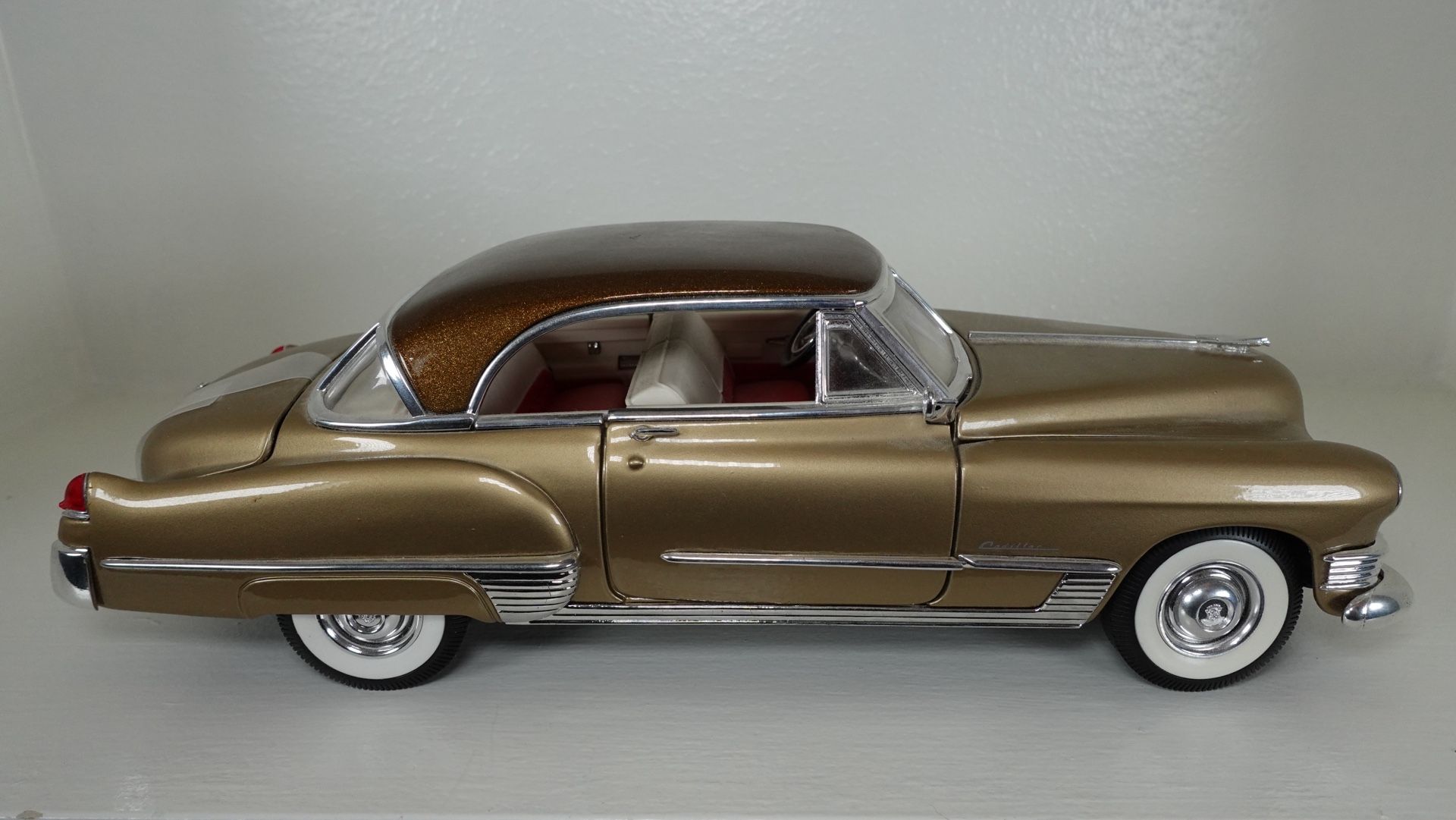 Road Legends 1949 Cadillac Coupe Deville 1/18 Diecast