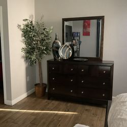 Chest Of Draws (Including mirror)