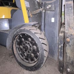 TCM forklift 5,500 Lb 