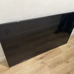 LG SMART TV 60 Inches - Like New Condition - Comes With Remote - 400$ Firmed Price 