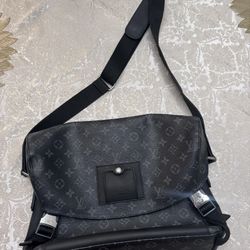 Louis Vuitton Bags | Louis Vuitton Messenger 