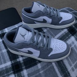 Size 6/y Grey Air Jordan 1’s