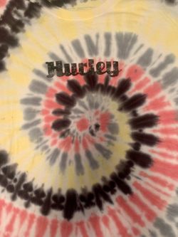 Hurley Juniors Cotton Tie-Dyed Girlfriend T-Shirt Large.