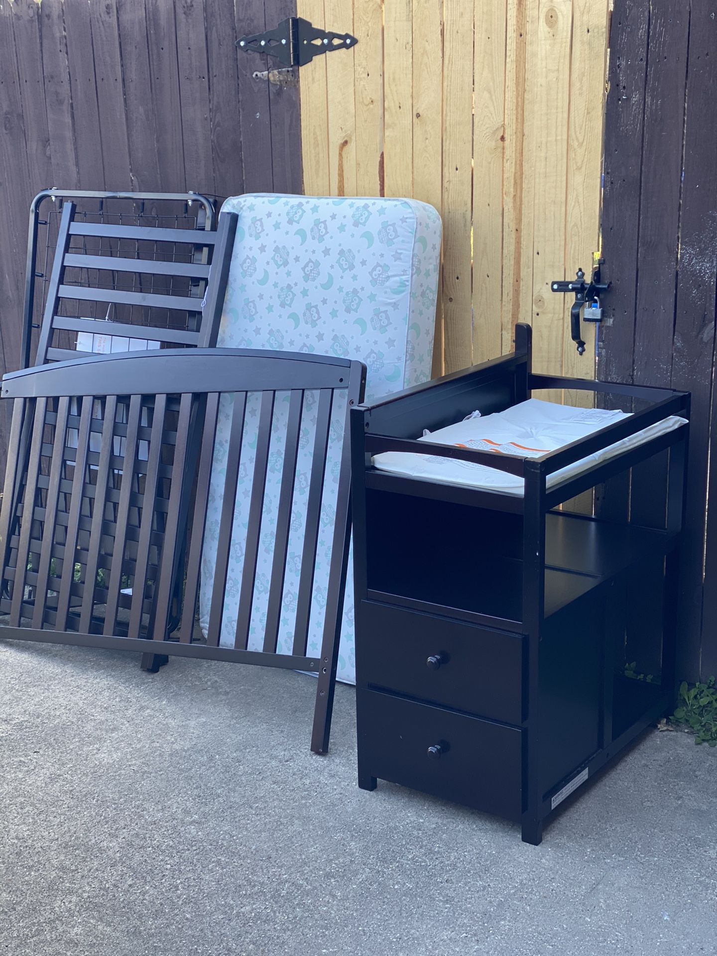 Baby crib with attached changing table