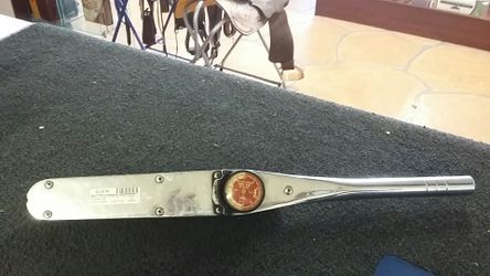 Mac Tools half-inch drive dial torque wrench model TWD FV 250 ft