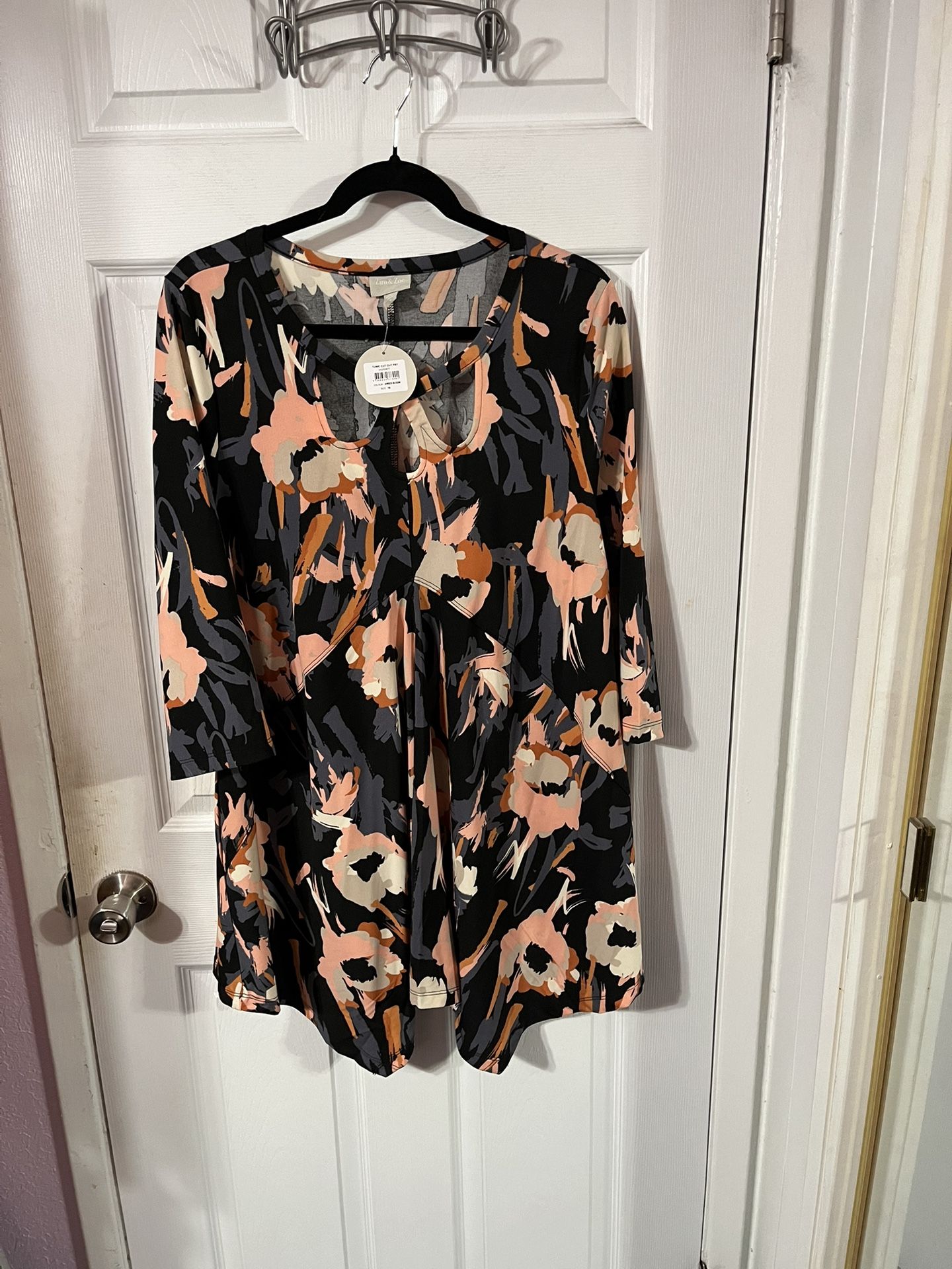 Women’s Size 16 Tunic Length Top with pretty key hole design. See pictures. Sleeves are 3/4 length. Brand new with tags. Brand Zim & Zoe.
