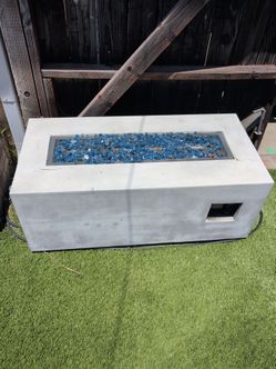 Gas fire pit with glass