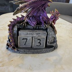 Dragon figurine calendar