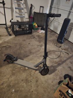 It's an 19mph electric scooter I fell and it just showed that screen so whoever wants it