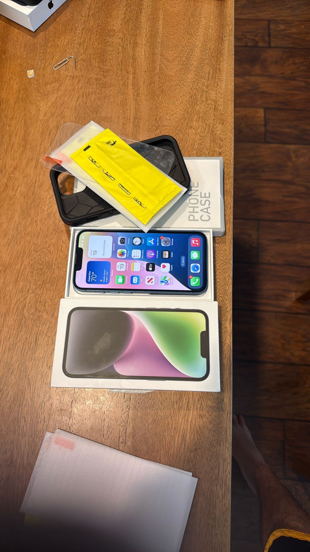 iPhones 13 256gb, blue great conditions, battery health 90%. Fully Unlocked For All Carriers, with new screen protectors & case (Plz read Description