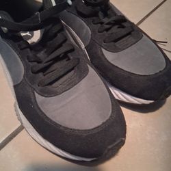 Like New Pumas Zise 9