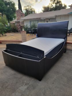 Queen bed