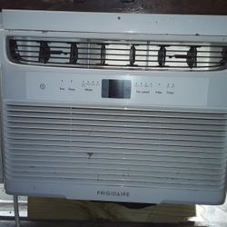 Frigidaire 6000 BTU Window Mount AC (Air Conditioner) : Works Well