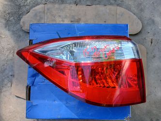 2015-2017 Toyota Camry  Taillight LH