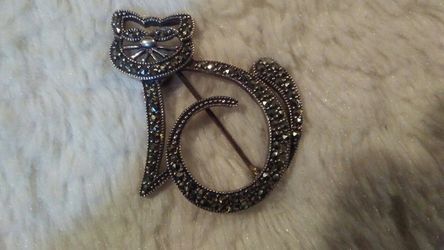 Sterling silver and Crystal cat pin