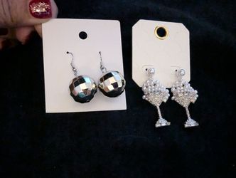 NEW 2 PIECE SET, NEW YEARS CELEBRATION EARRINGS 