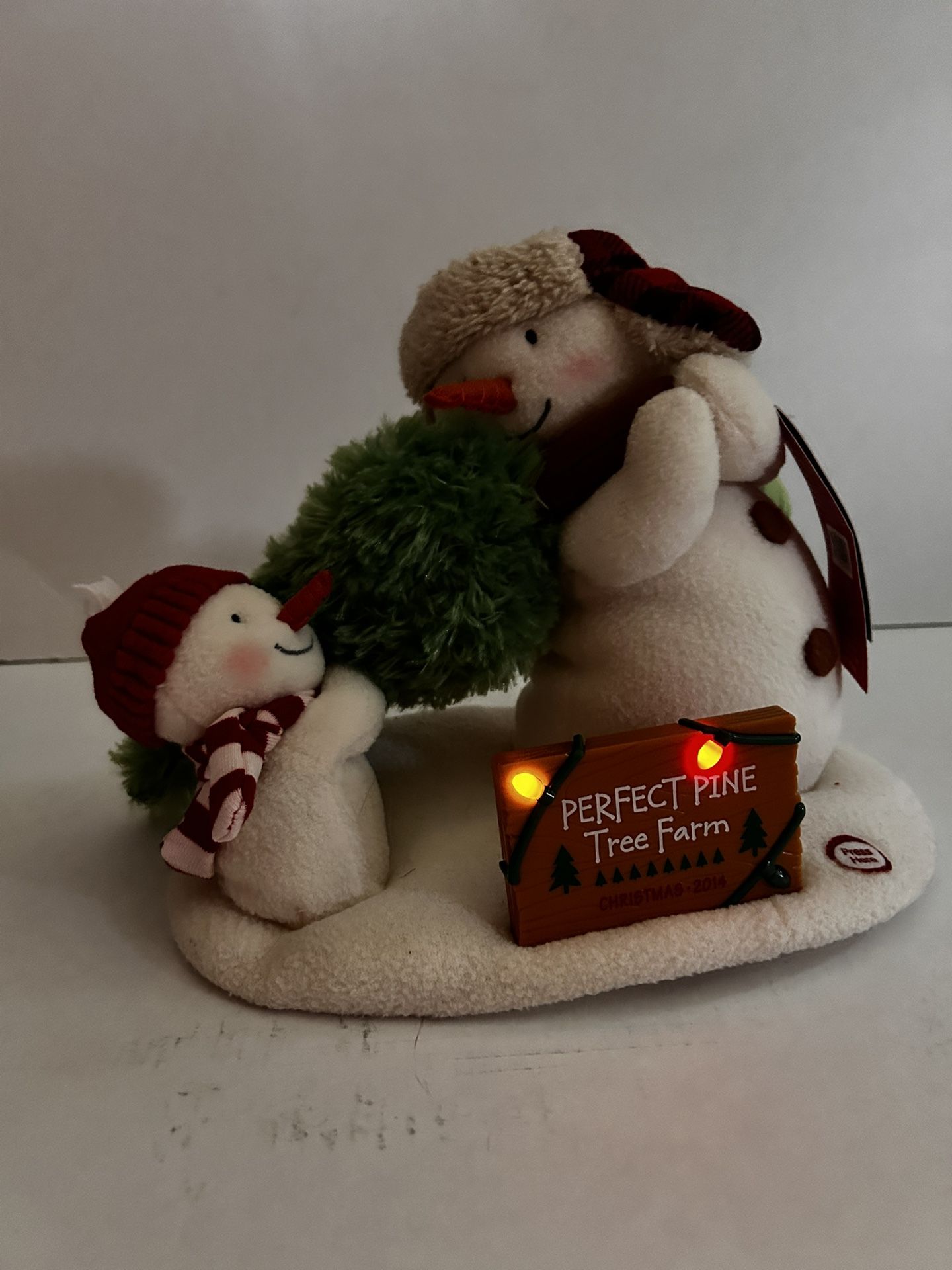 Working Hallmark 2014 Jingle Pals Plush Perfect Pine Tree Farm Snowmen