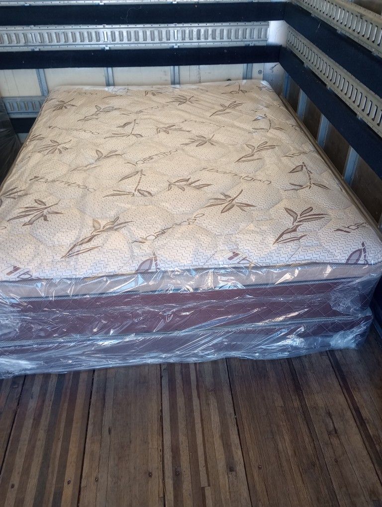 Brand New Queen Size Pillowtop Mattress Included Box Spring Free Delivery