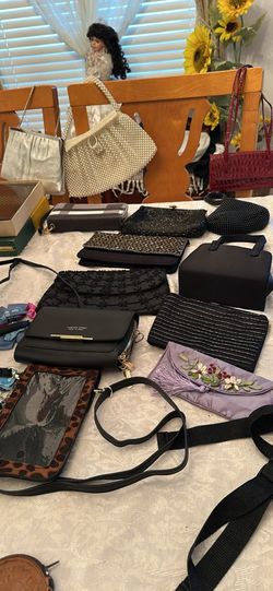 Purses- wallets lots of nice vintage ones beaded