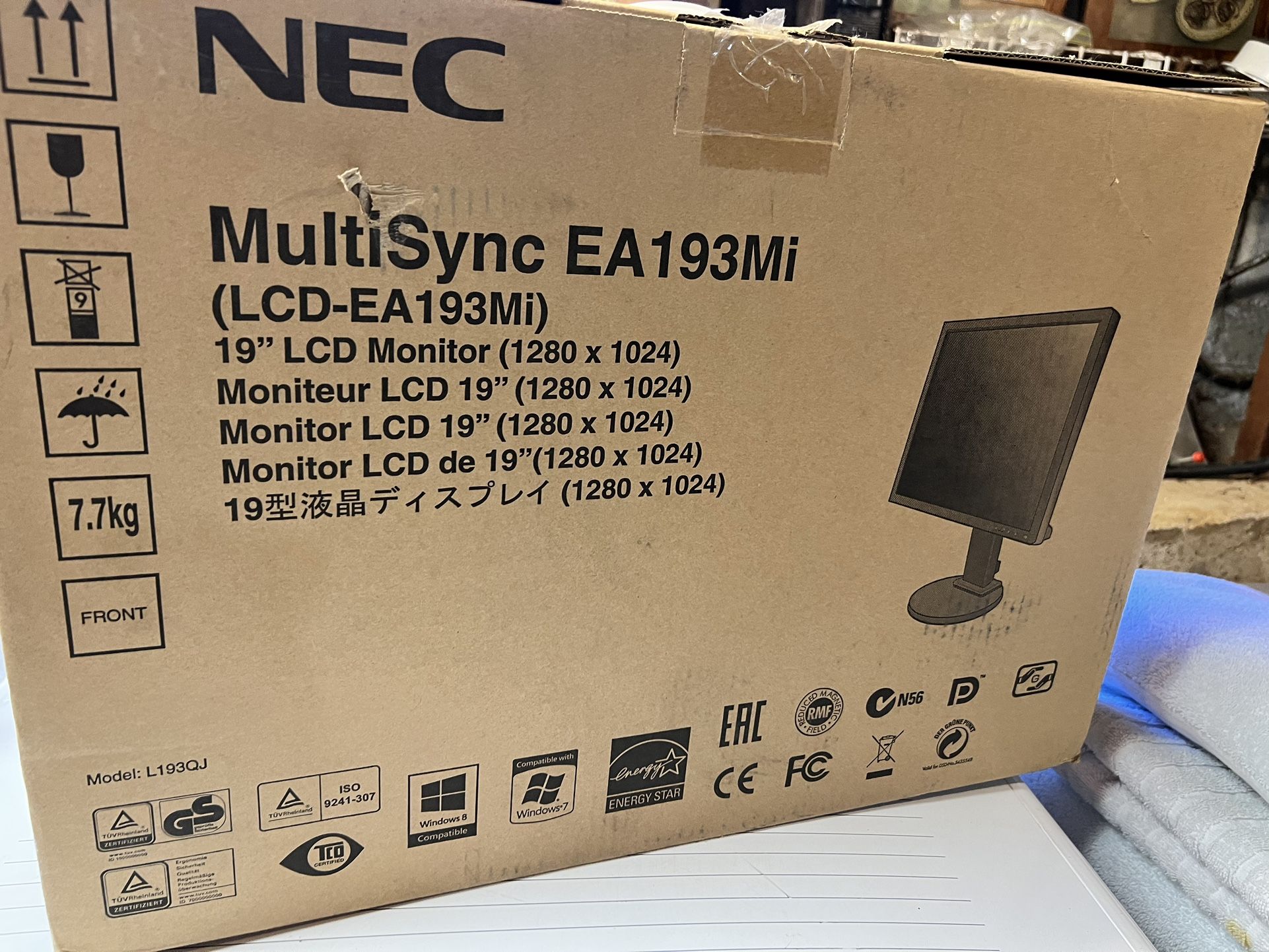 NEC MultiSync EA193Mi 19 in IPS LED LCD Monitor - EA193MI-BK