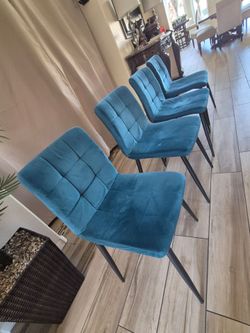 Set 4 Velvet chairs  Good Condition
