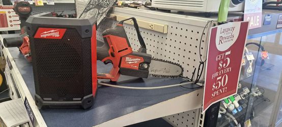 Milwaukee M12 FUEL Hatchet Chainsaw
