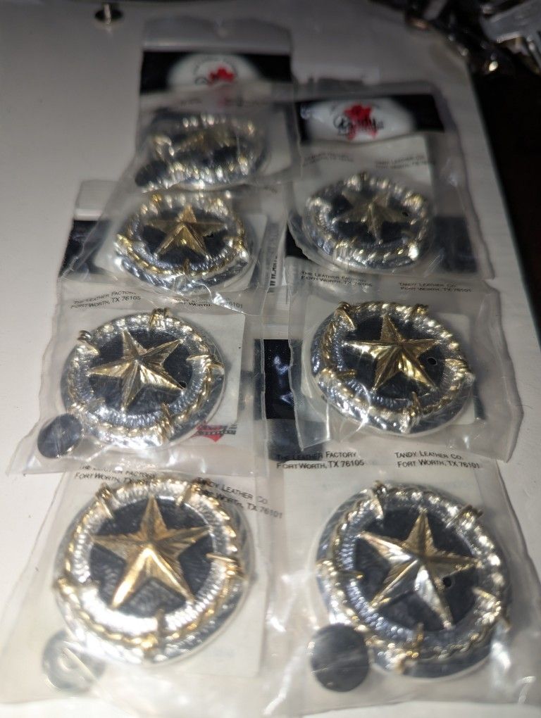 8 Gold Star Conchos Barbed Wire
