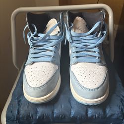 Jordan 1s size 7Y