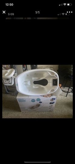 Baby bath tub $50 used a few times damn near new still
