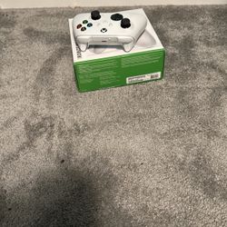 robot white xbox 1 s controller