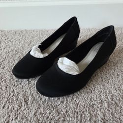 Cliffs by White Mountain Boldness Wedge Pump