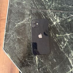 iPhone 12 (Black)