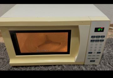 Countertop Microwave – Works Great 😊