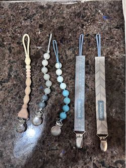 Pacifier clips